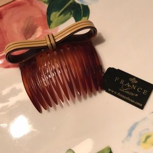 Gorgeous handmade France Luxe bow comb 🎀